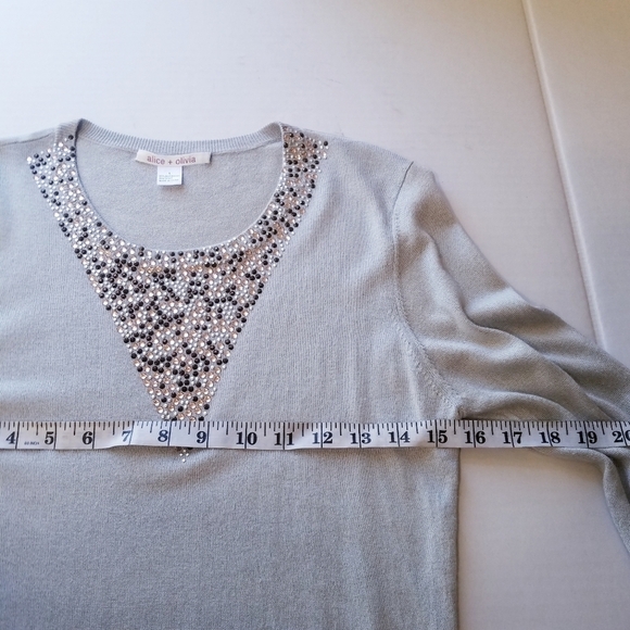 🌸 Alice + Olivia | Cashmere blend Embellished Pullover Sweater, size Large - Picture 7 of 7